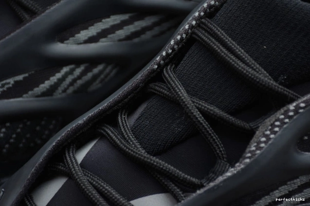 H67799 V3 Yeezy Adidas Boost 700 Black 0814